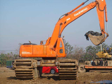 【汇总】武汉水陆挖掘机出租什么价格 水陆挖掘机对水利工程的帮助有多大